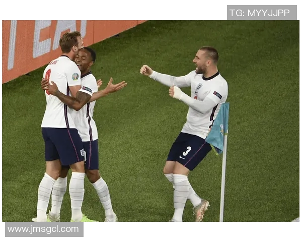 登克尔克与布雷的激烈对决揭示足球战术与团队协作的魅力